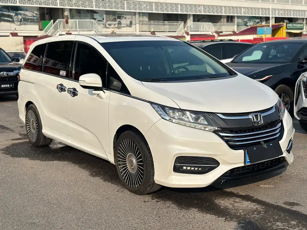 Honda Odyssey 2018 — фото 3