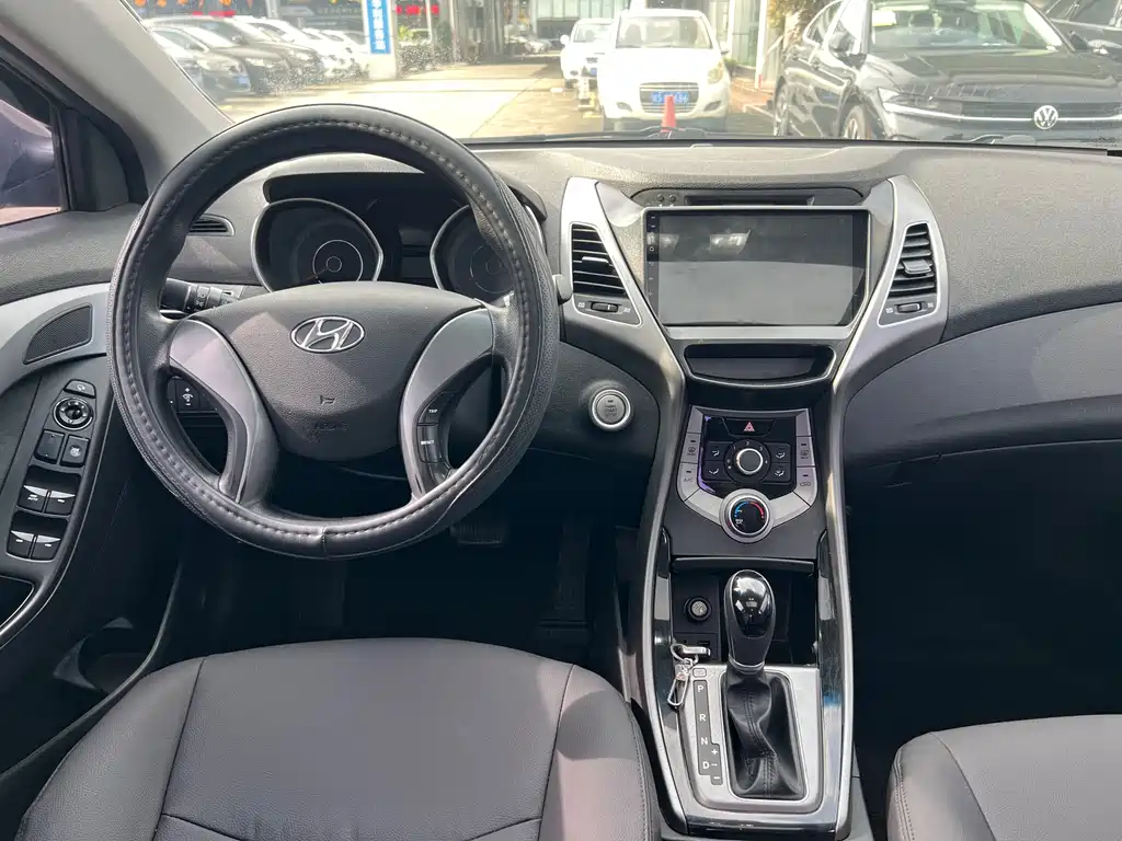Hyundai Elantra Langdong 2015 — фото 12