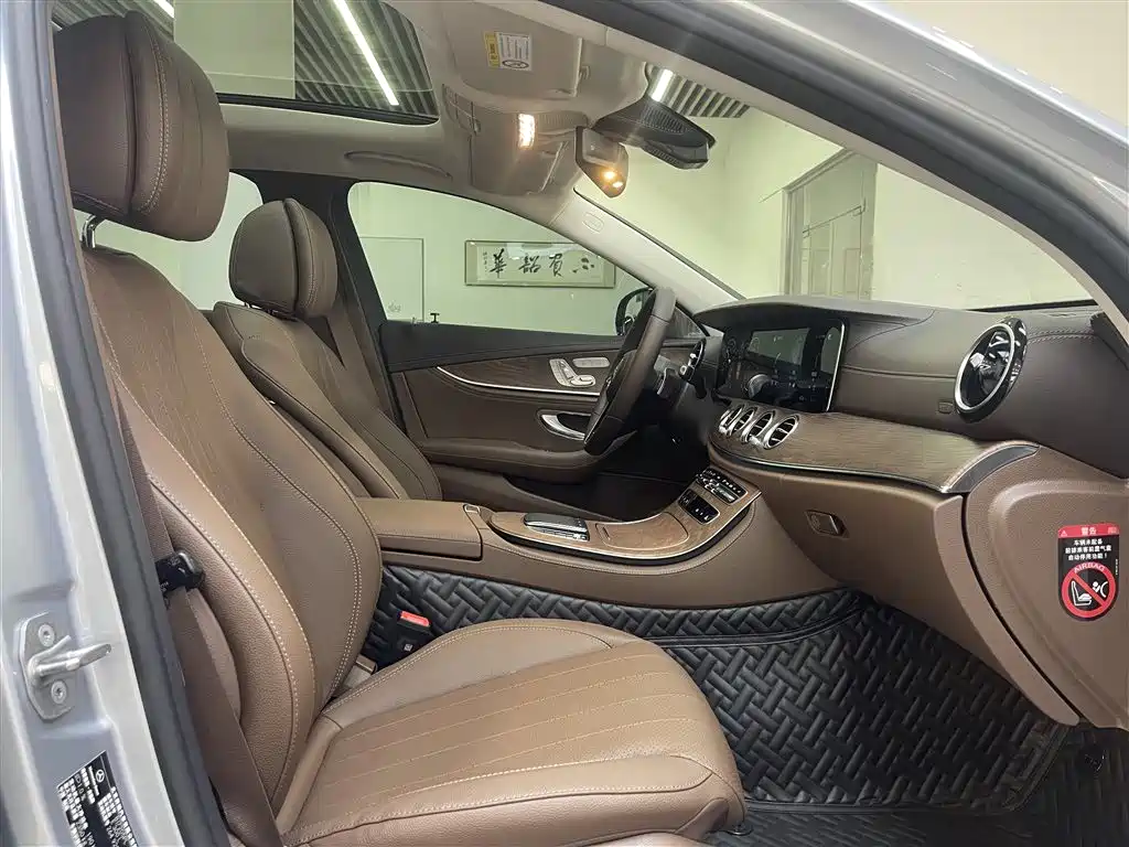 Mercedes-Benz E-Class 2024 — фото 15
