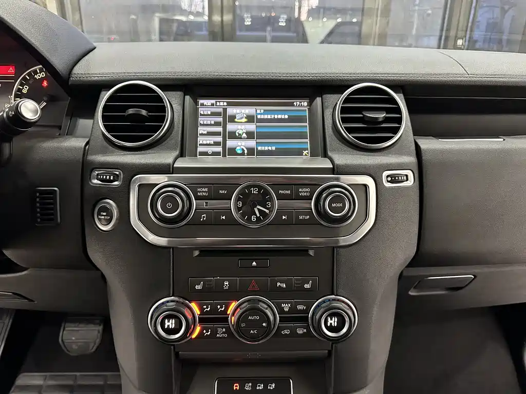 Land Rover Discovery 2015 — фото 17