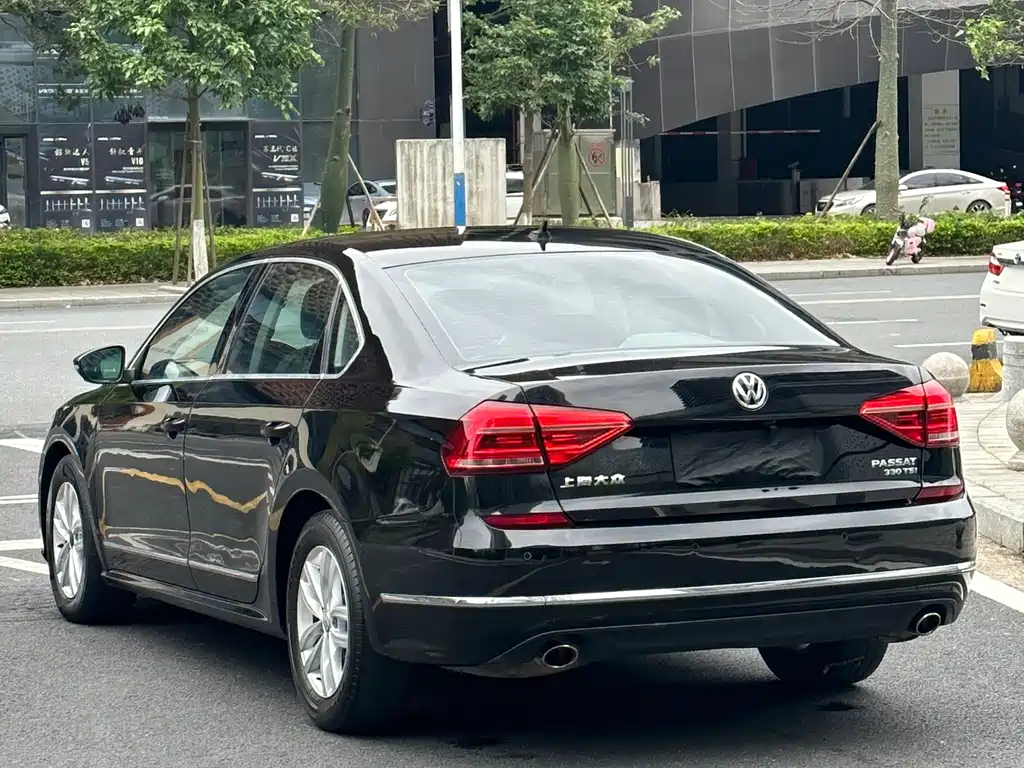 Volkswagen Passat 2016 — фото 18