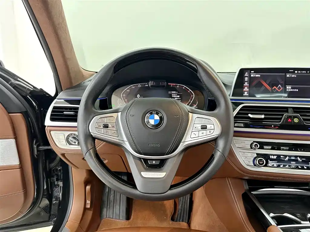 BMW 7 Series 2021 — фото 16