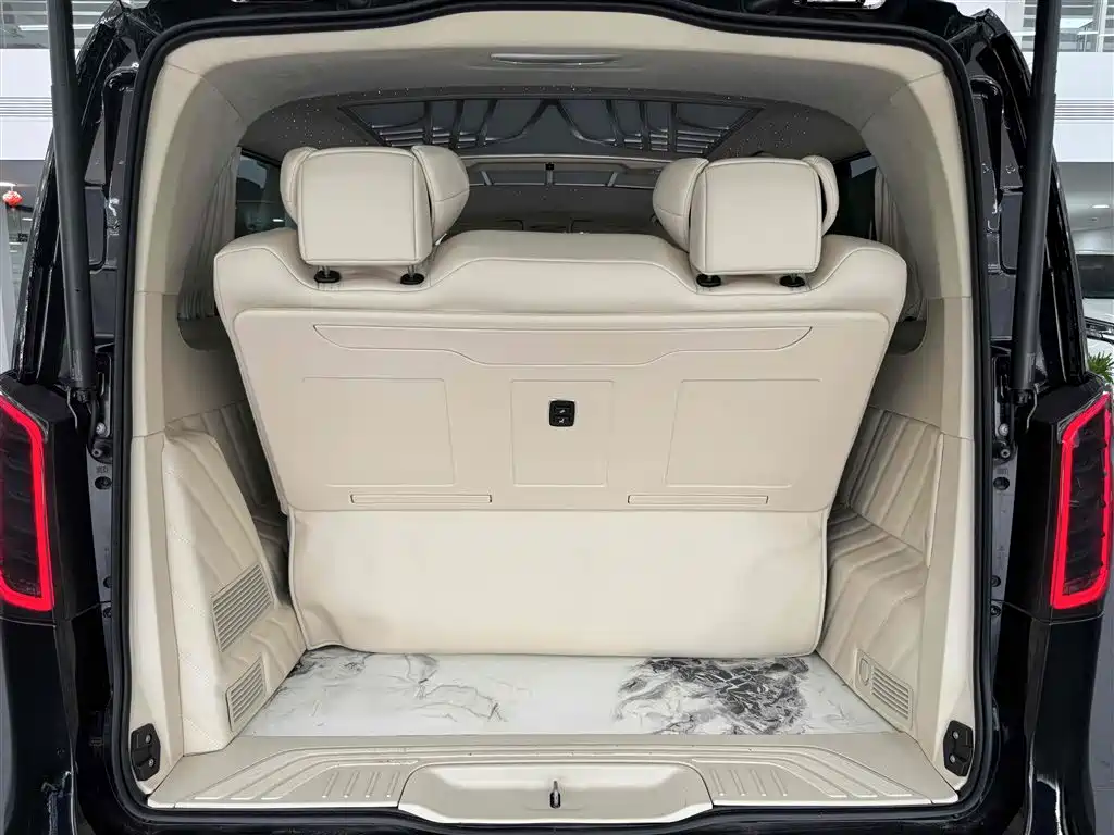 Mercedes-Benz Vito 2023 — фото 11