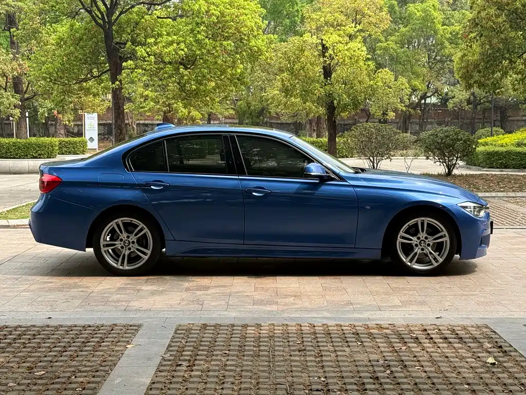 BMW 3 Series 2018 — фото 15