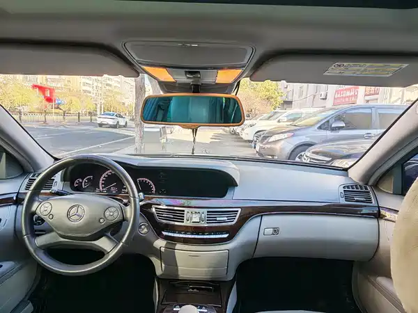 Mercedes-Benz S-Class 2010