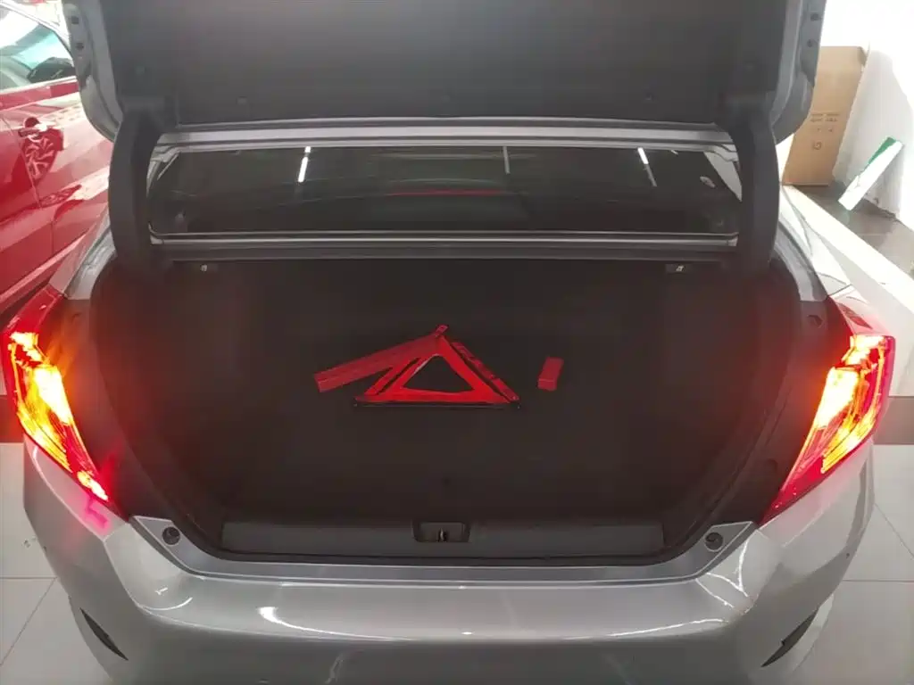 Honda Civic 2017 — фото 19