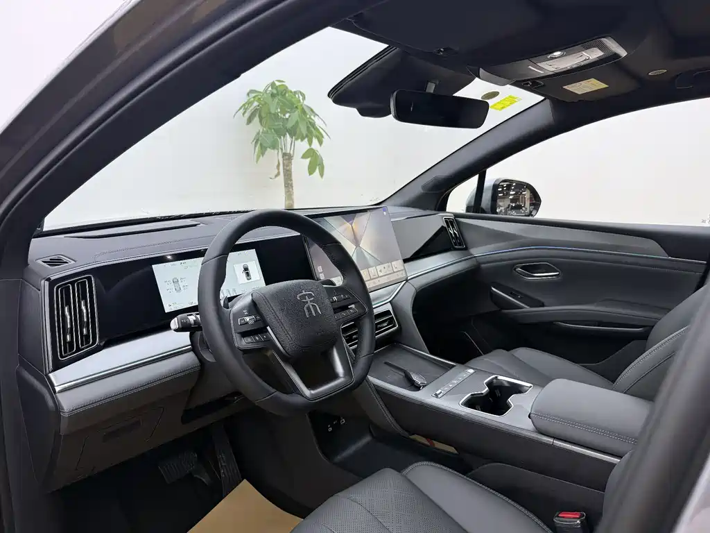 BYD L DM-i 2026 — фото 5