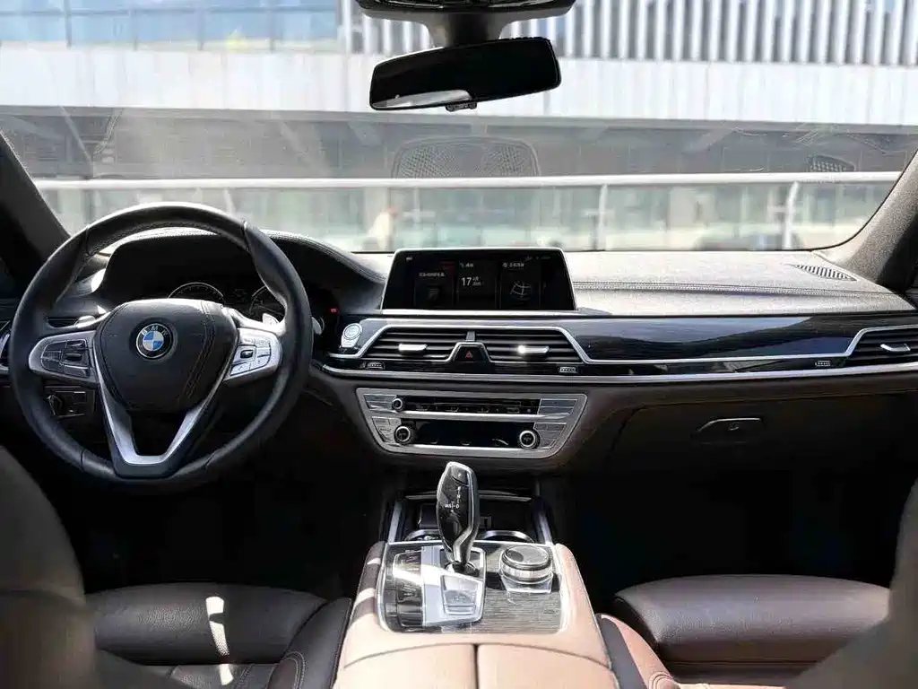 BMW 7 Series 2017 — фото 6