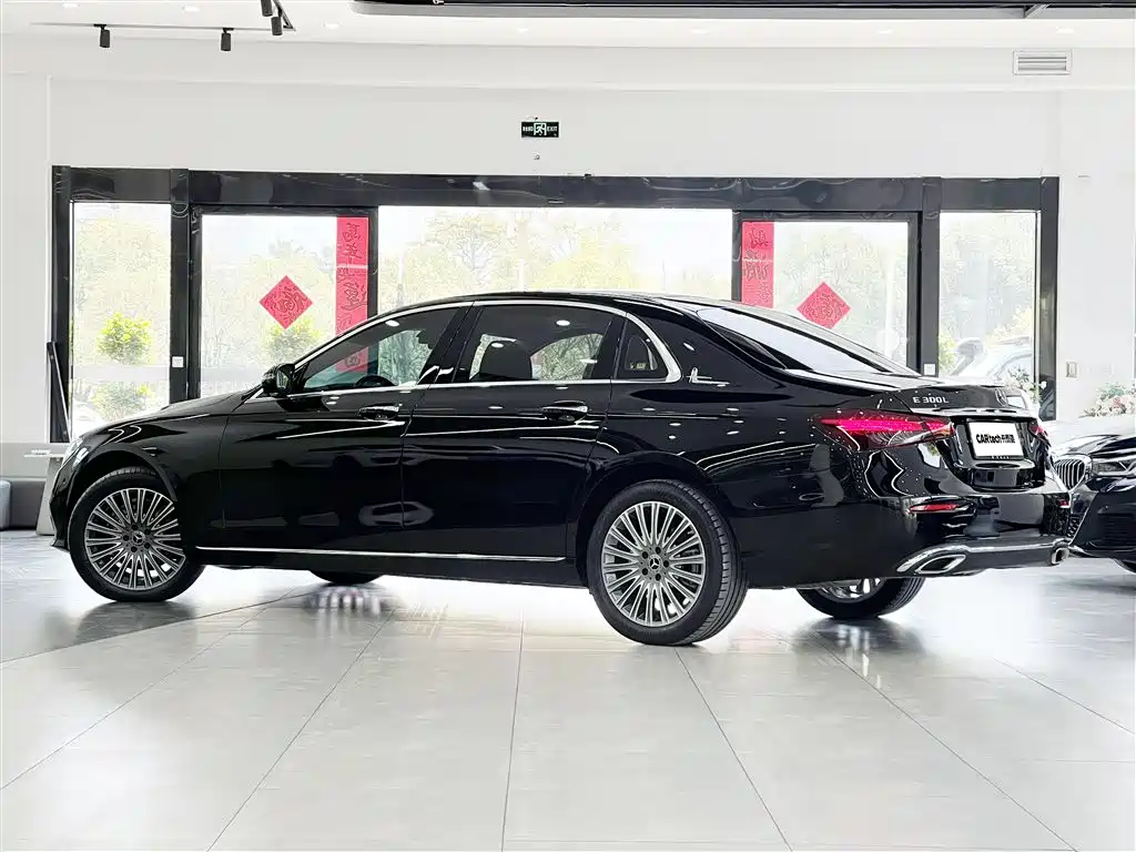 Mercedes-Benz E-Class 2023 — фото 4