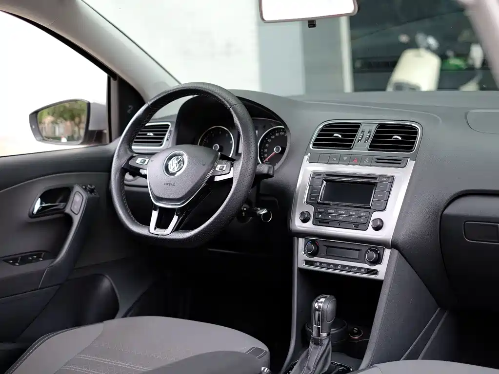 Volkswagen Polo 2015 — фото 54