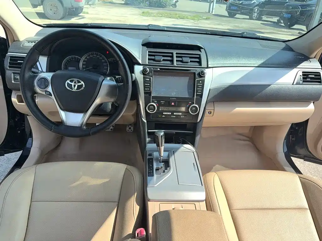 Toyota Camry 2012 — фото 9