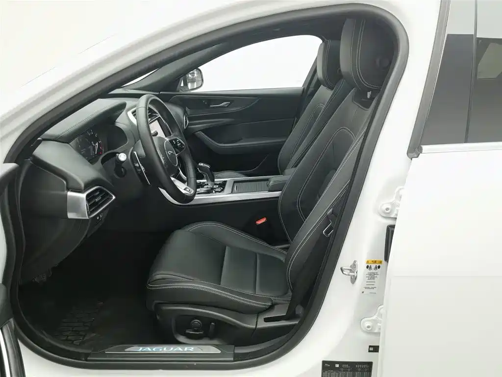Jaguar XEL 2021 — фото 10