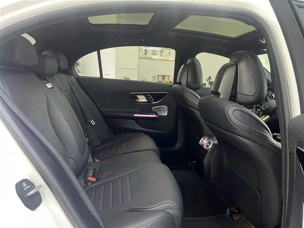 Mercedes-Benz C-Class 2025 — фото 15
