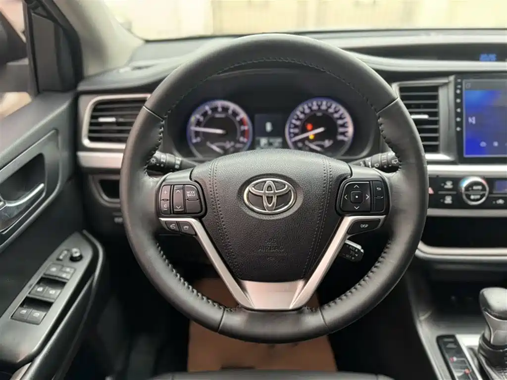 Toyota Highlander 2017 — фото 11