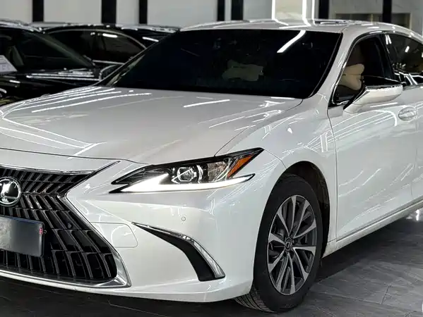 Lexus ES 2024