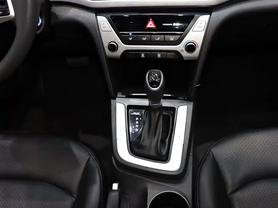 Hyundai Elantra 2019 — фото 15