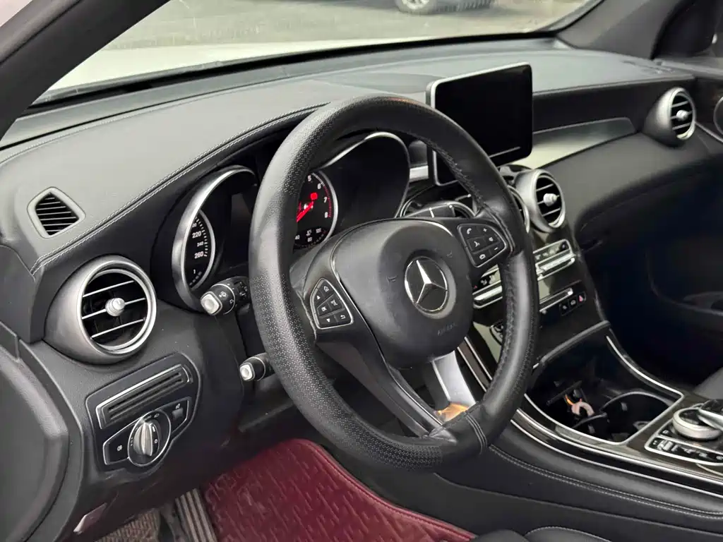 Mercedes-Benz GLC 2018 — фото 10