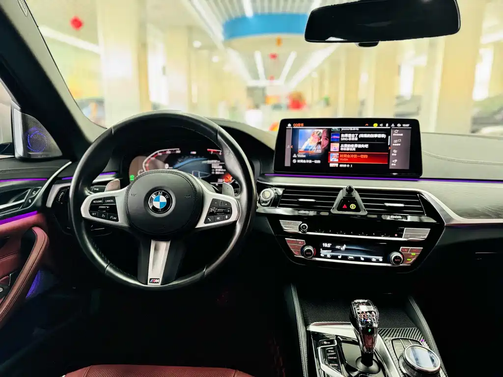 BMW 5 Series 2022 — фото 12