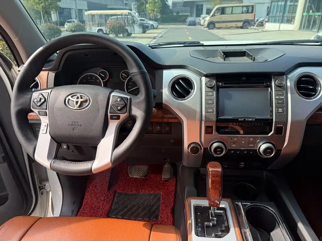 Toyota Tundra 2015 — фото 10