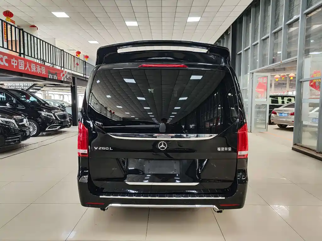 Mercedes-Benz V-Class 2019 — фото 37