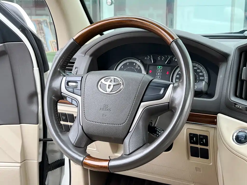 Toyota Land Cruiser 2019 — фото 15