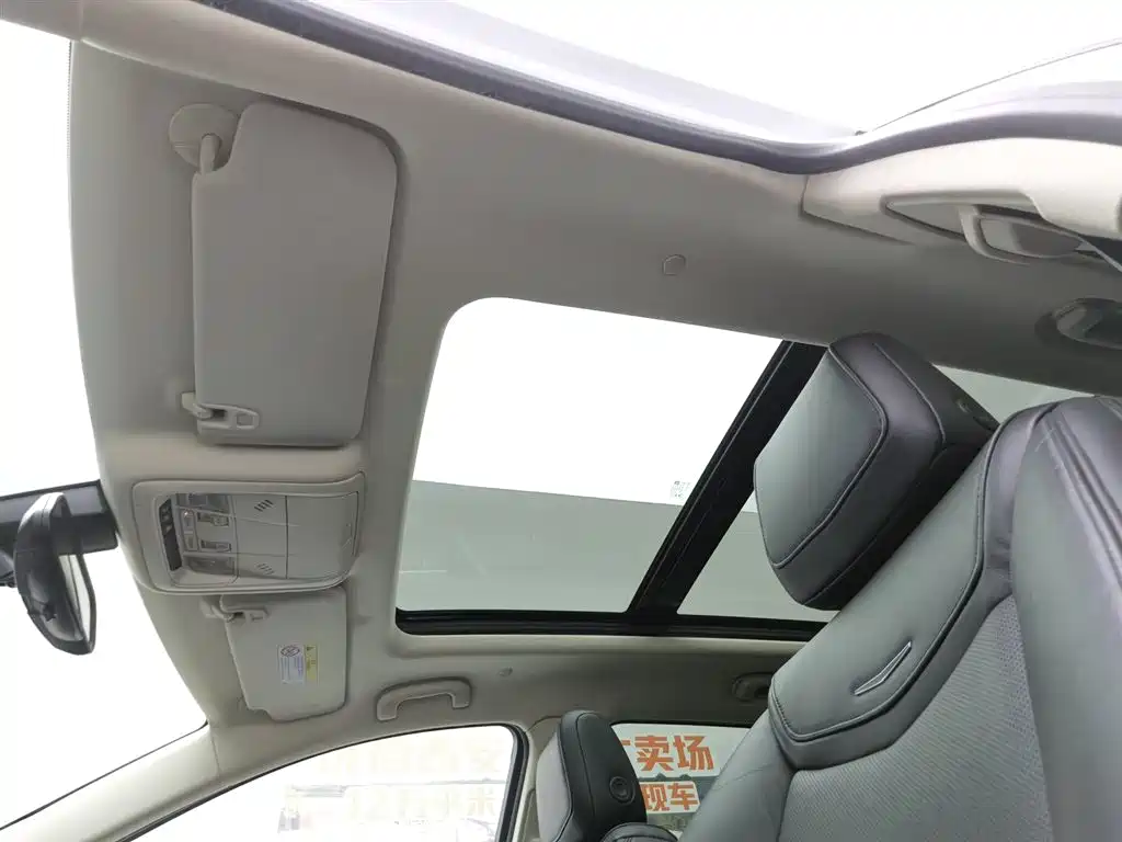 Cadillac XT5 2017 — фото 14