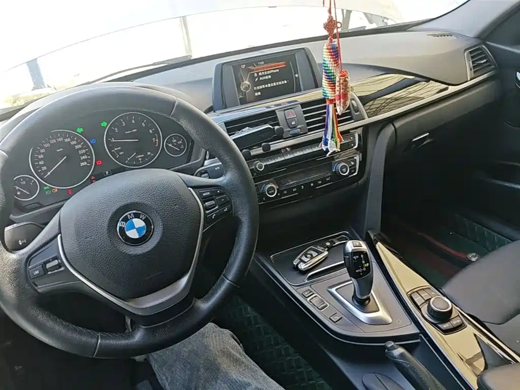 BMW 3 Series 2017 — фото 10