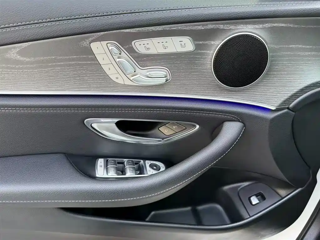 Mercedes-Benz E-Class 2021 — фото 19