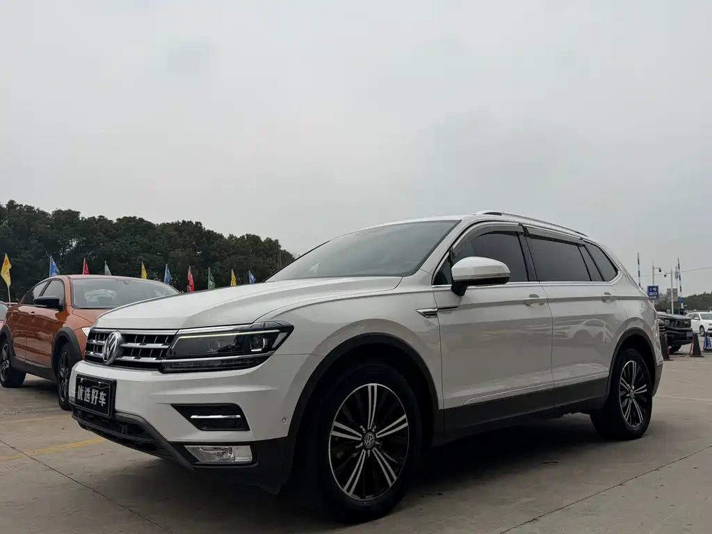 Volkswagen Tiguan L 2019 — фото 1