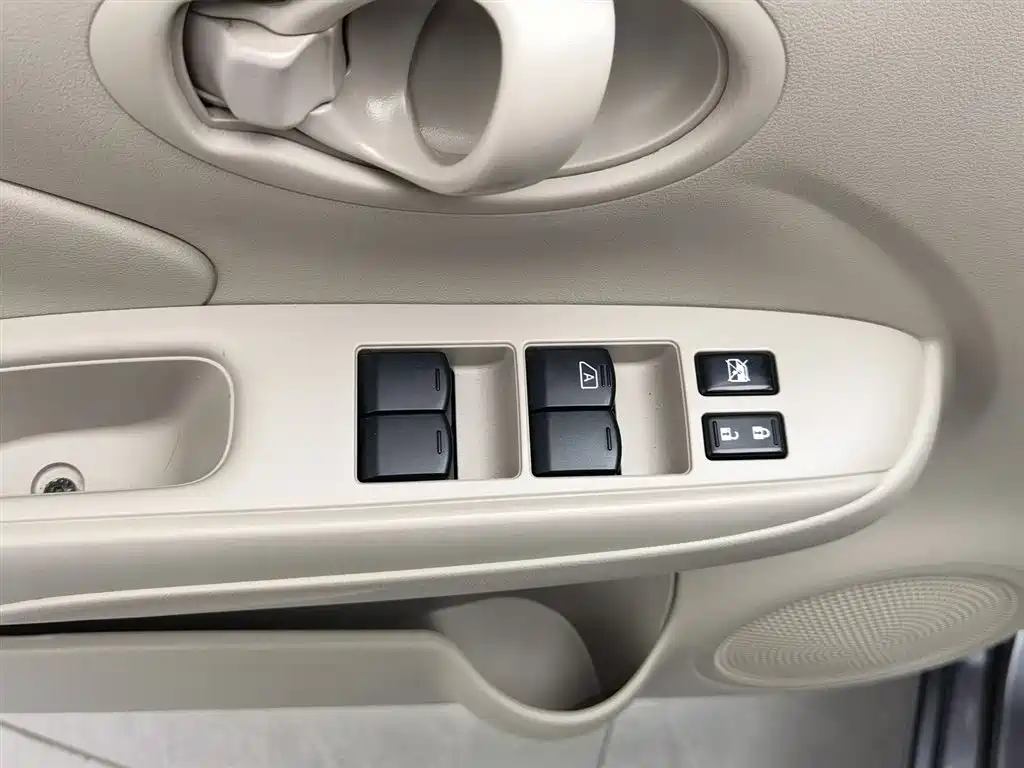 Nissan Sunny 2017 — фото 9
