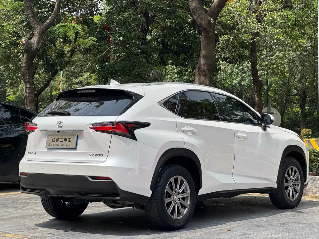 Lexus NX 2016 — фото 9