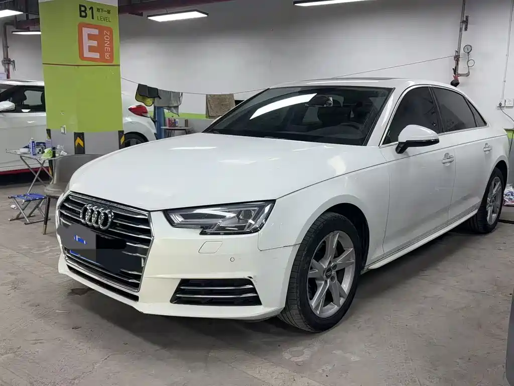 Audi A4L 2018 — фото 1