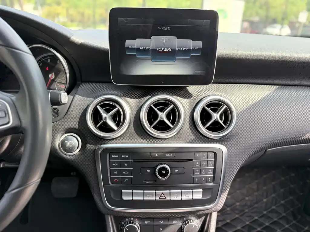 Mercedes-Benz A-Class 2017 — фото 14
