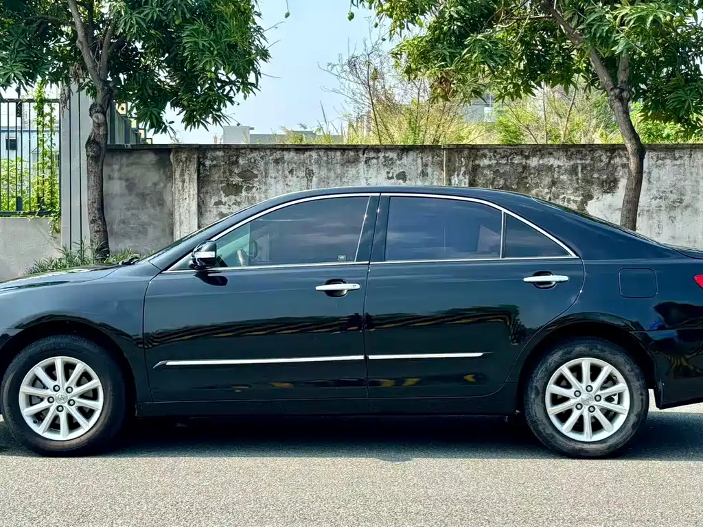 Toyota Camry 2014 — фото 12