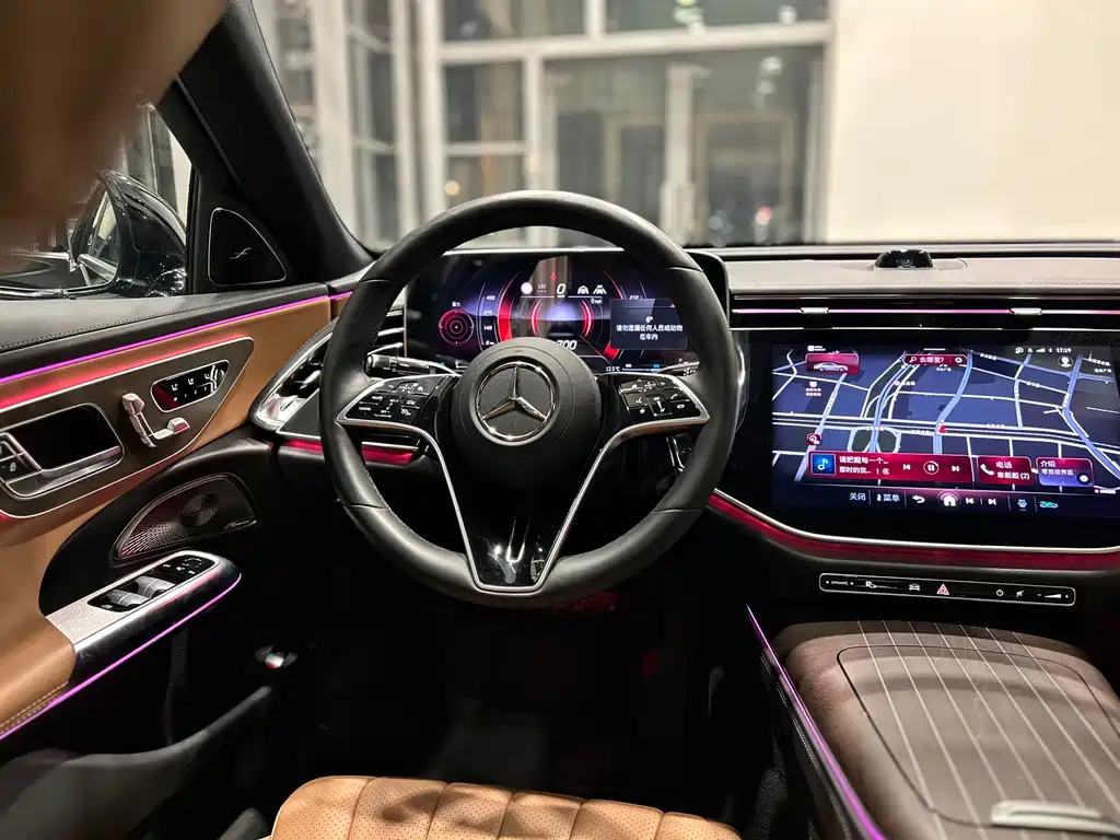 Mercedes-Benz E-Class — фото 10