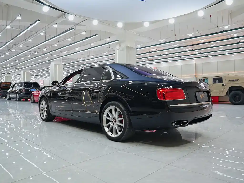 Bentley Flying Spur 2017 — фото 13