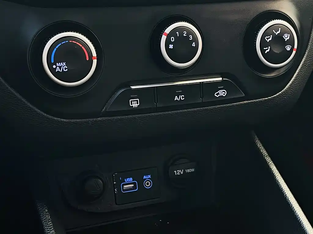 Hyundai ix25 2016 — фото 12