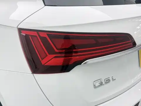Audi Q5L 2022 — фото 18