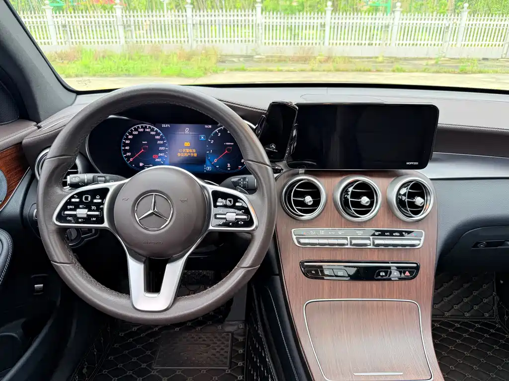 Mercedes-Benz GLC 2021 — фото 17