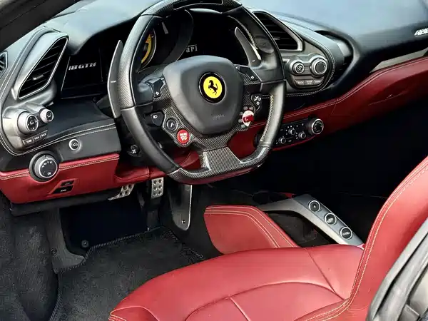 Ferrari 488 2016