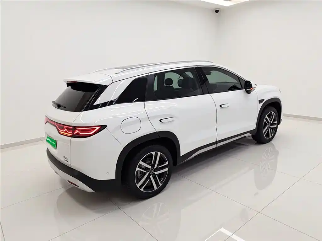 BYD L DM-i 2025 — фото 7