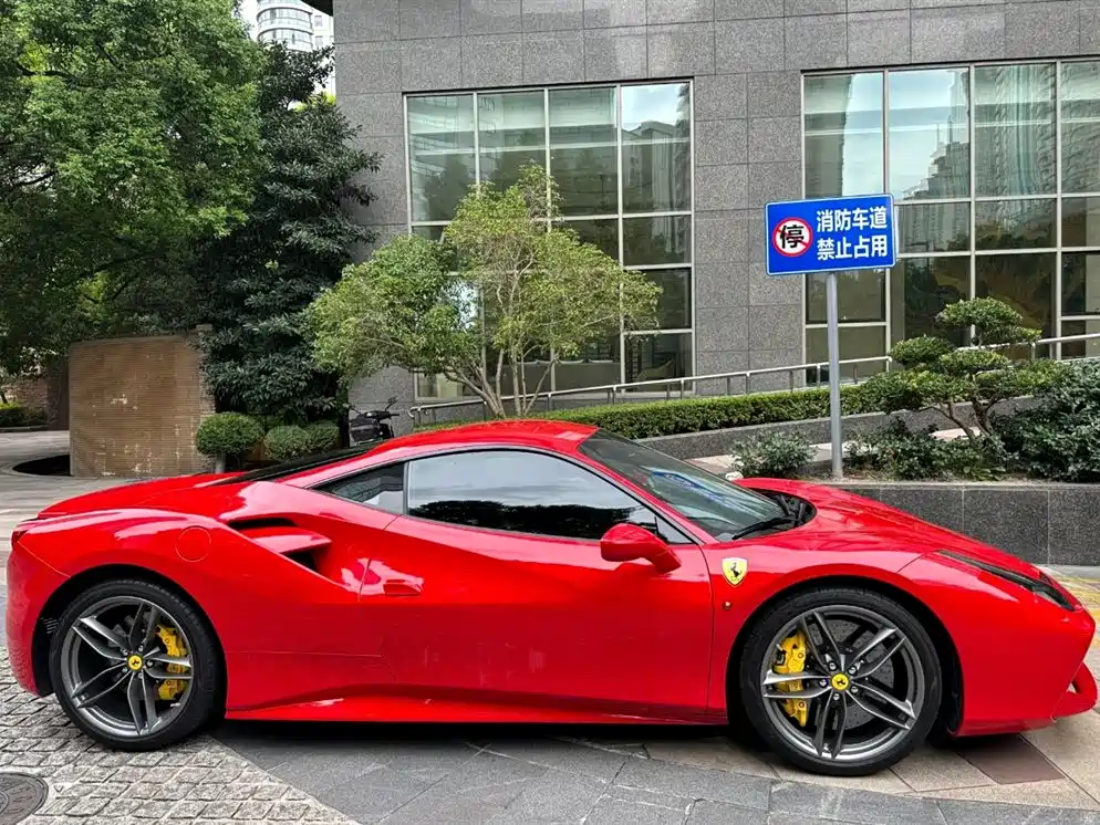 Ferrari 488 2018 — фото 2