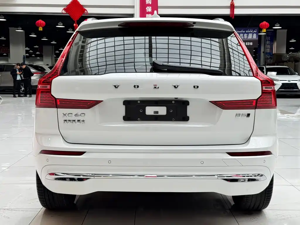 Volvo XC60 2022 — фото 16
