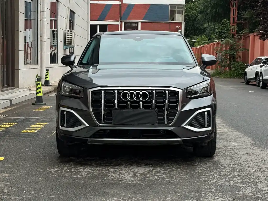 Audi Q2L 2022 — фото 2