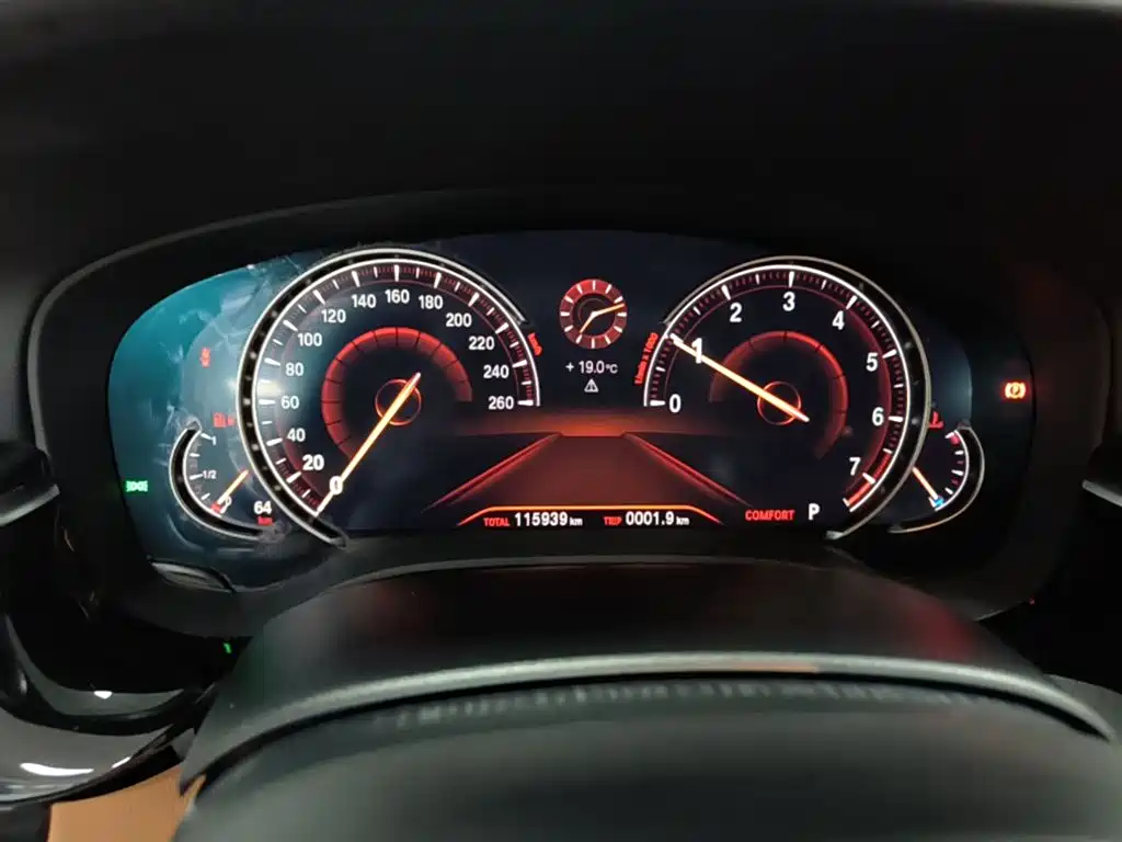 BMW 5 Series 2018 — фото 12