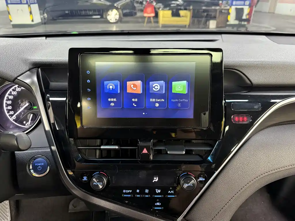 Toyota Camry 2022 — фото 26
