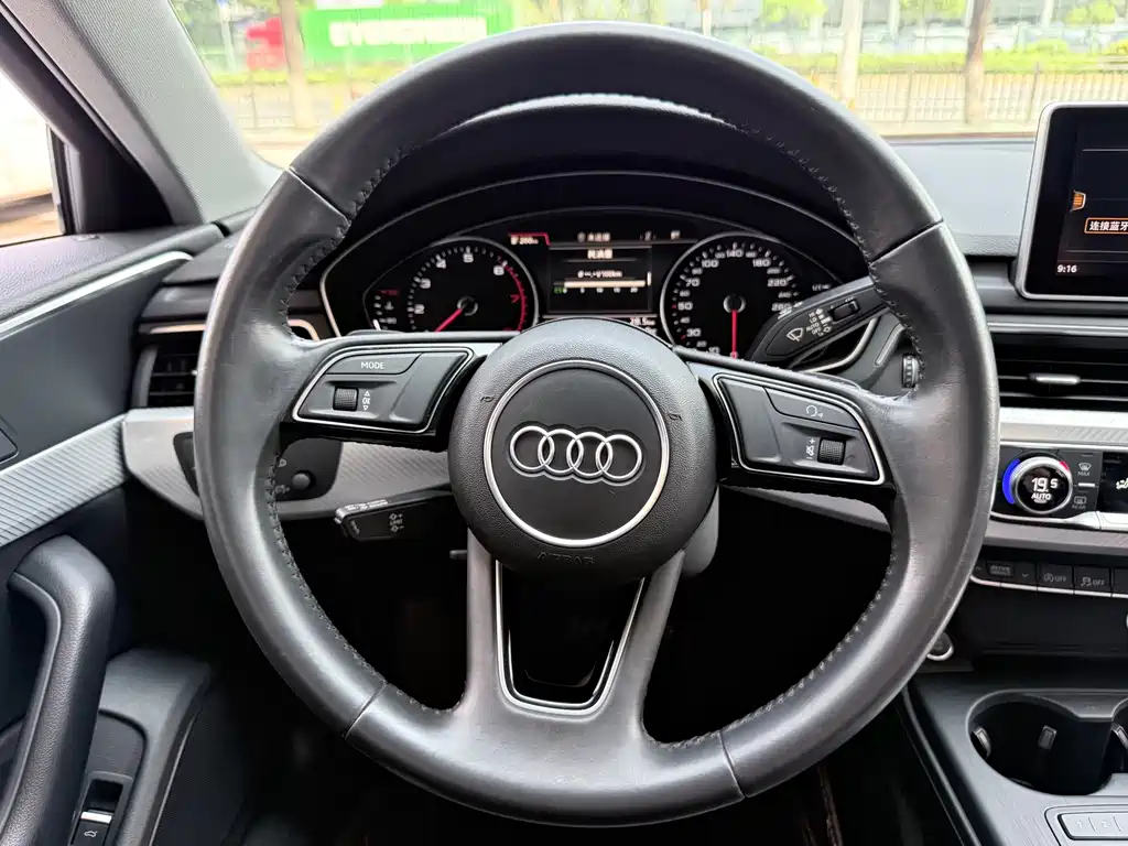 Audi A4L 2017 — фото 8
