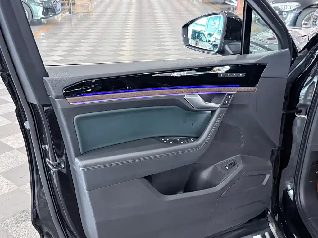 Volkswagen Touareg 2019 — фото 10