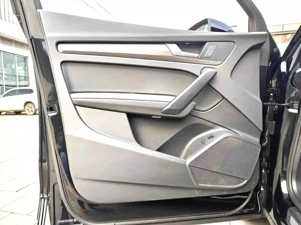 Audi Q5L 2023 — фото 16
