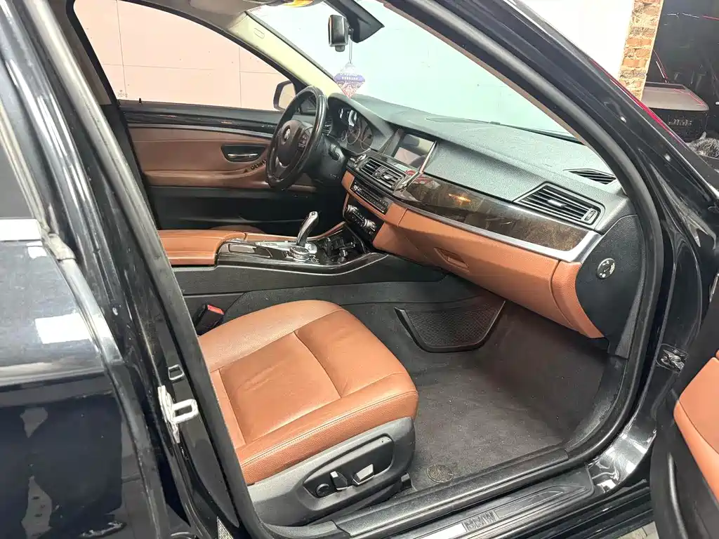 BMW 5 Series 2015 — фото 3